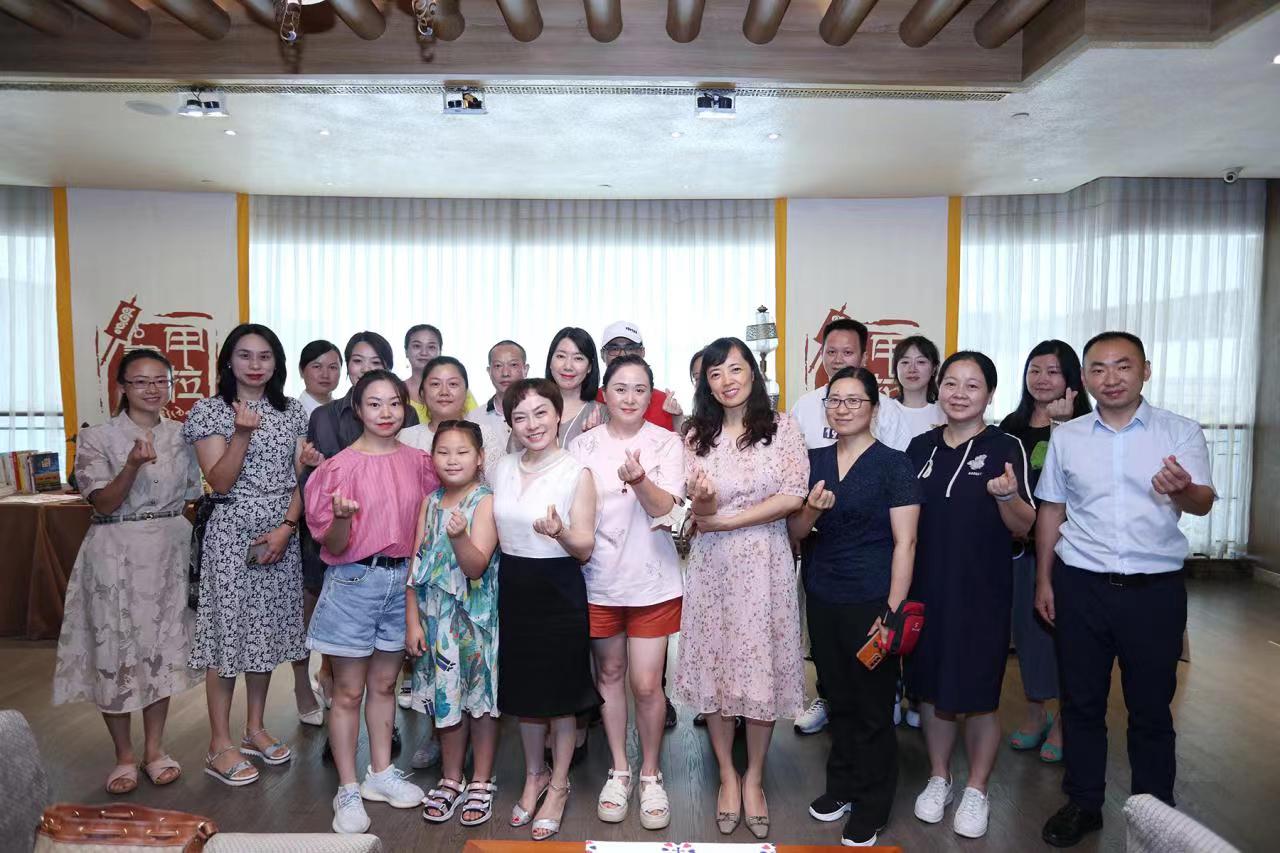 【培養(yǎng)面向未來的孩子】丹秋名師堂攜手成都農(nóng)行、工行專場主題講座順利開講！